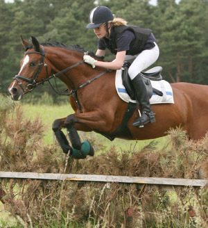 Flora Reemtsma wurde mit Pamira LK Silbermedaillengewinnerin im  Deutschen Team bei der EM in England. Foto: Jutta Wego