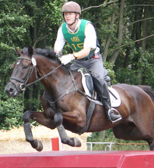 Stephan Donst wurde in Valluhn mit His Passion in der  Vielseitigkeitsprüfung Klasse L Zweiter. Foto: Lohrmann
